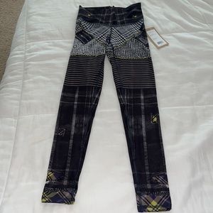 Niyama Sol Black and Yellow Geometric Leggings size small NWT